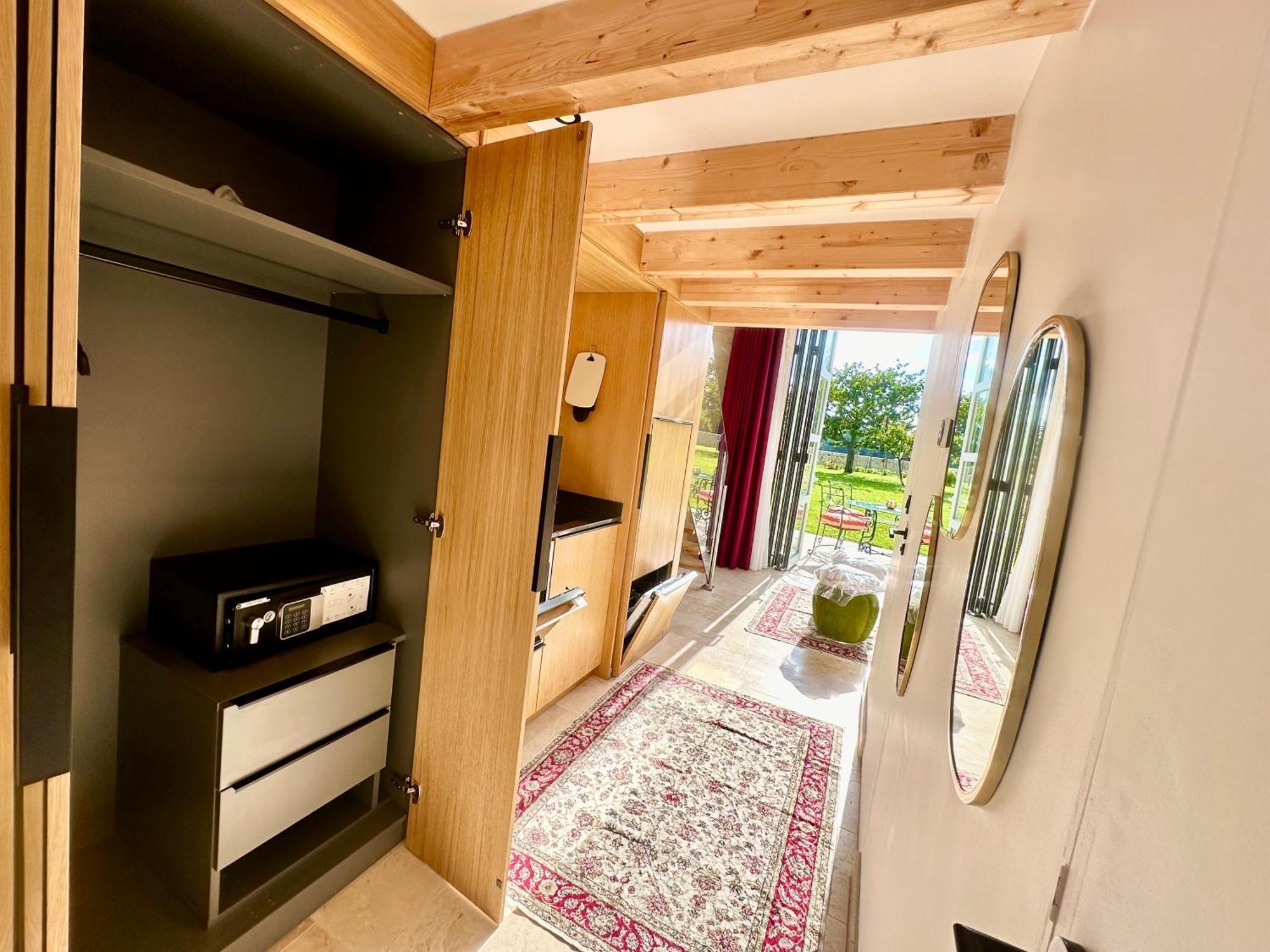 Chateau De Lafont Suites Saint-Vivien  Exteriör bild