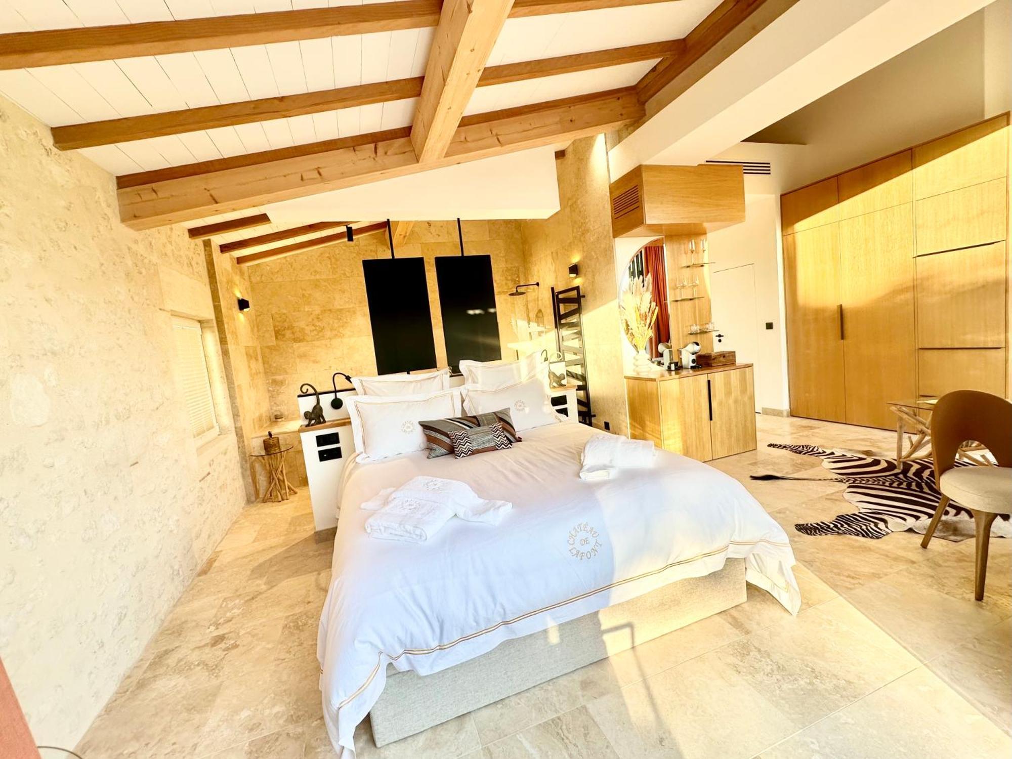 Chateau De Lafont Suites Saint-Vivien  Exteriör bild