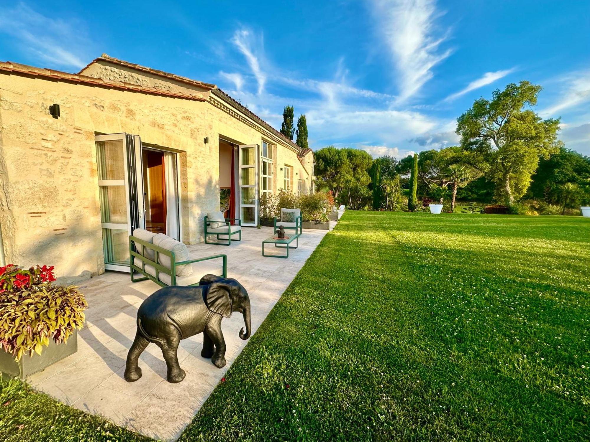Chateau De Lafont Suites Saint-Vivien  Exteriör bild