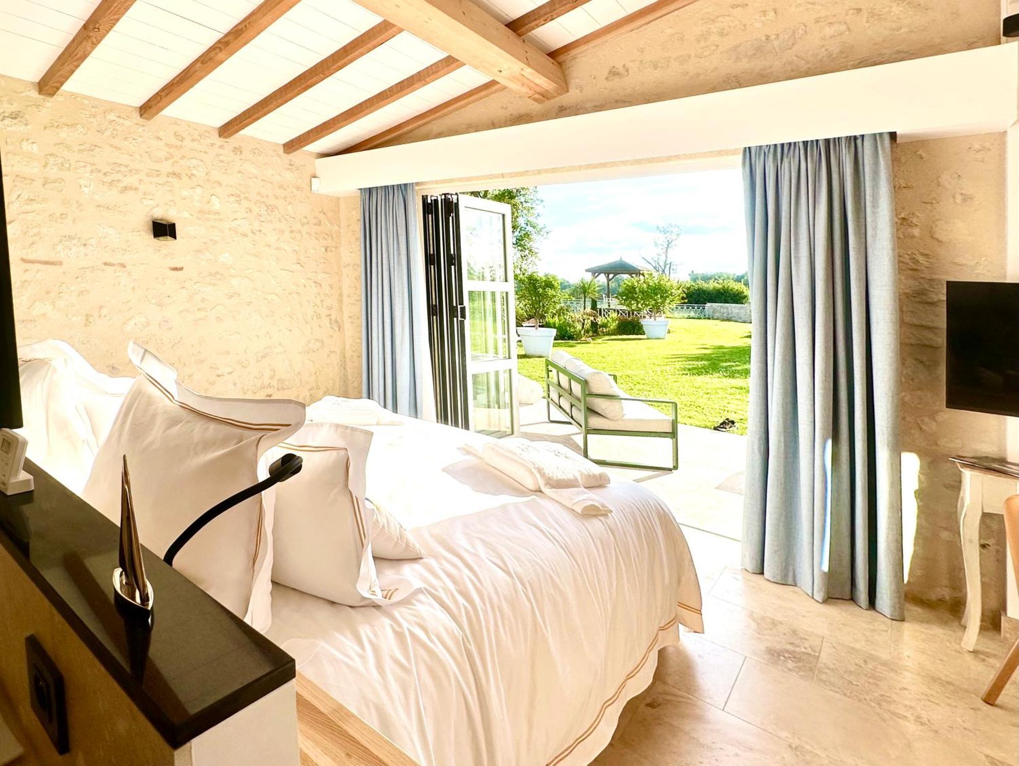 Chateau De Lafont Suites Saint-Vivien  Exteriör bild
