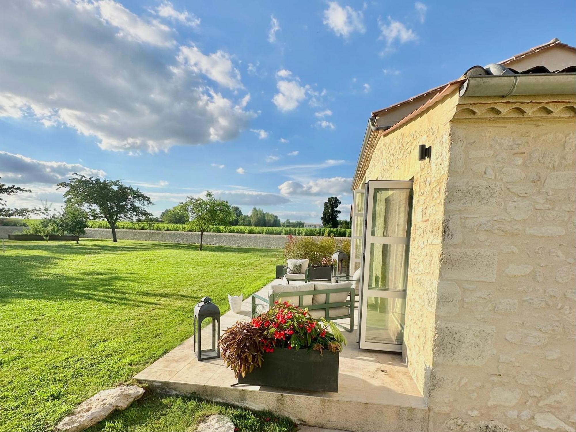 Chateau De Lafont Suites Saint-Vivien  Exteriör bild