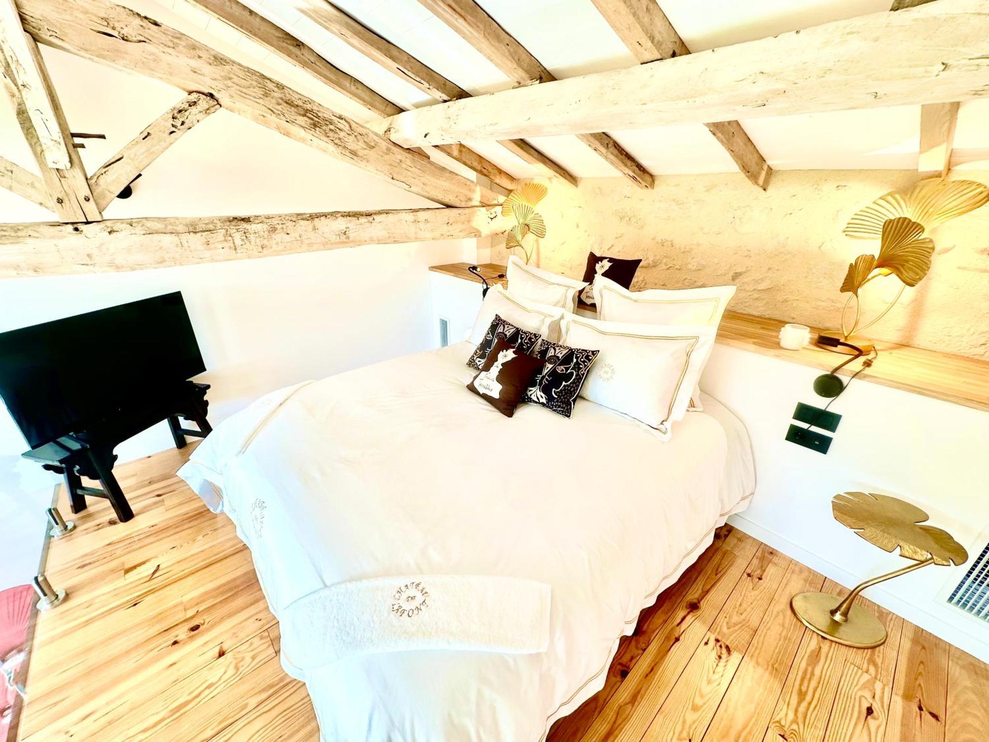Chateau De Lafont Suites Saint-Vivien  Exteriör bild