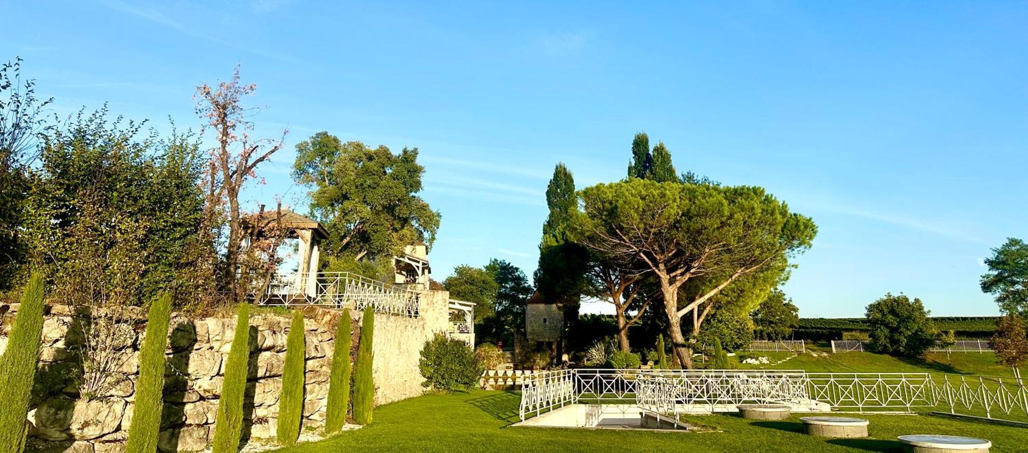 Chateau De Lafont Suites Saint-Vivien  Exteriör bild