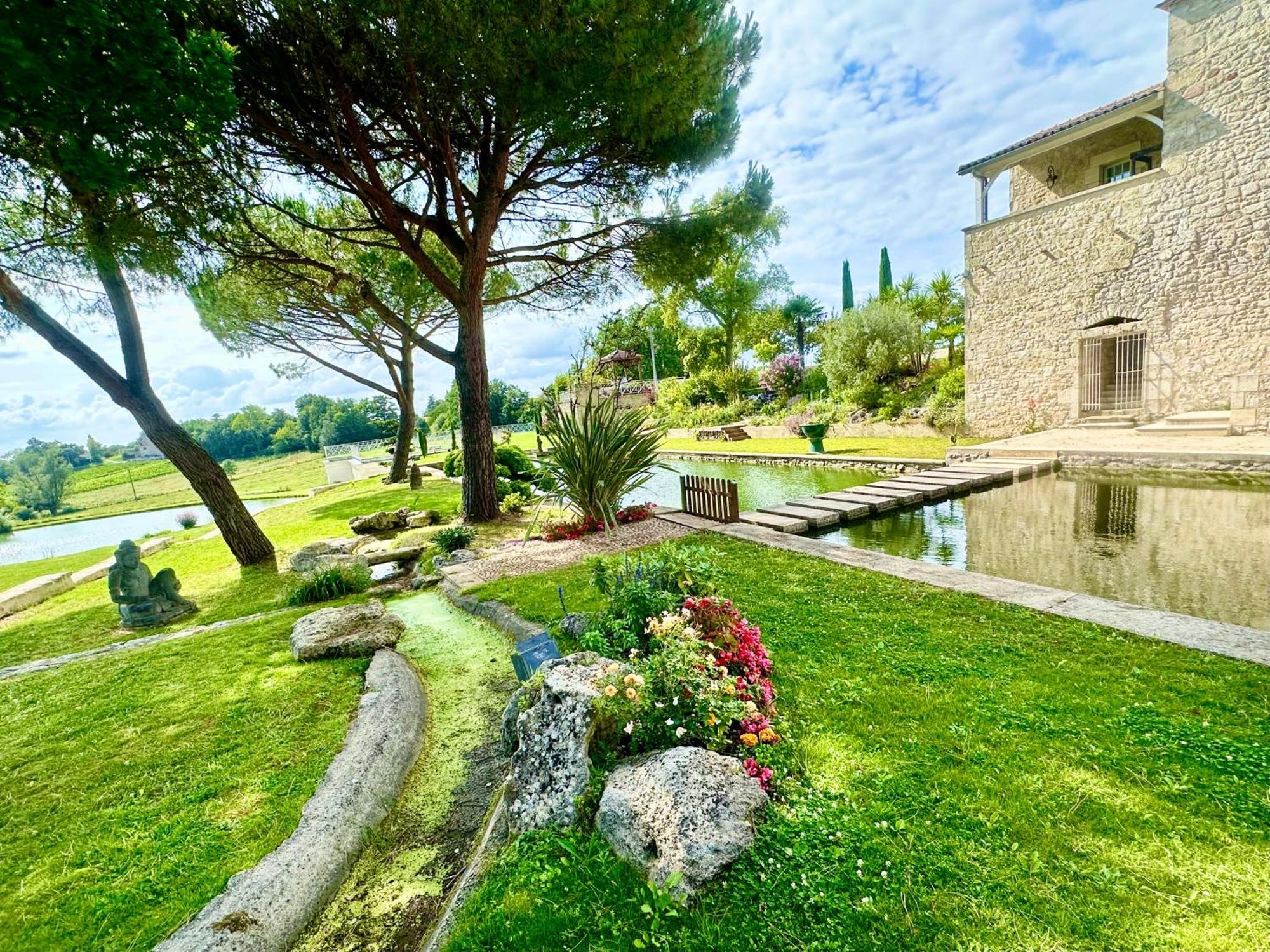 Chateau De Lafont Suites Saint-Vivien  Exteriör bild